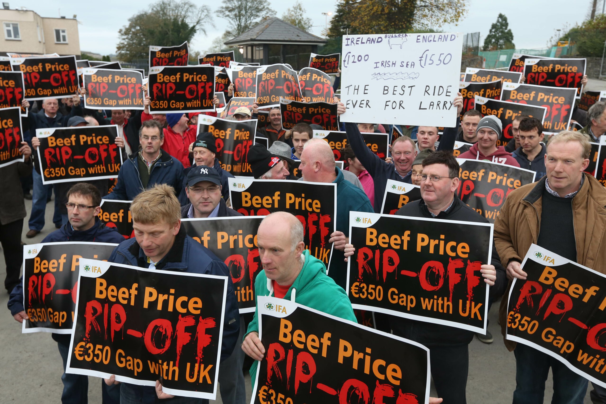 Farmers protest outside the Meadow Meats plant in Rathdowney Co Laois
