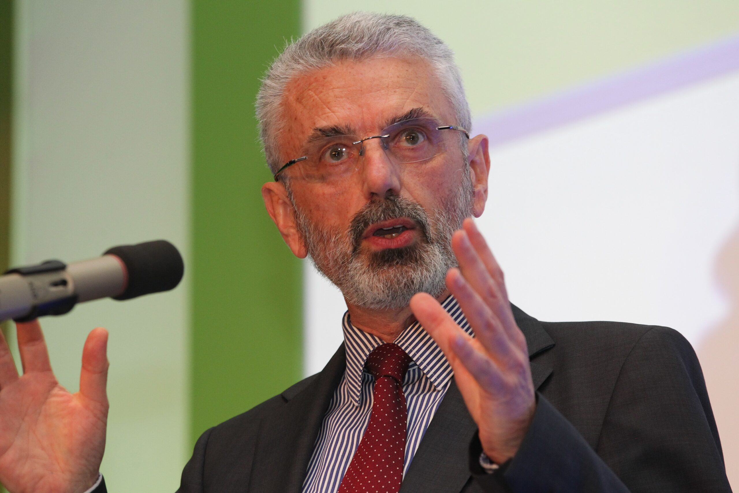 Keynote speaker Aidan O’Driscoll, Secretary General, Department of Agriculture addressing the Agricultural Science Association (ASA) Conference 2015.