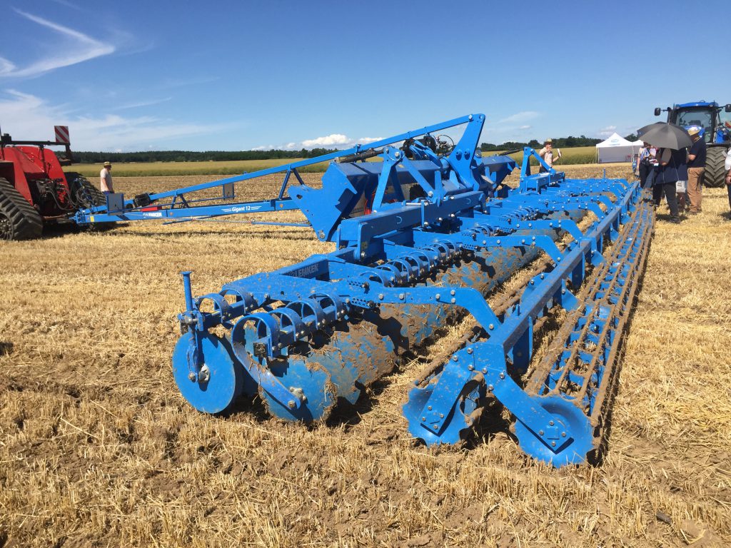 Lemken’s Gigant Heliodor compact harrow system