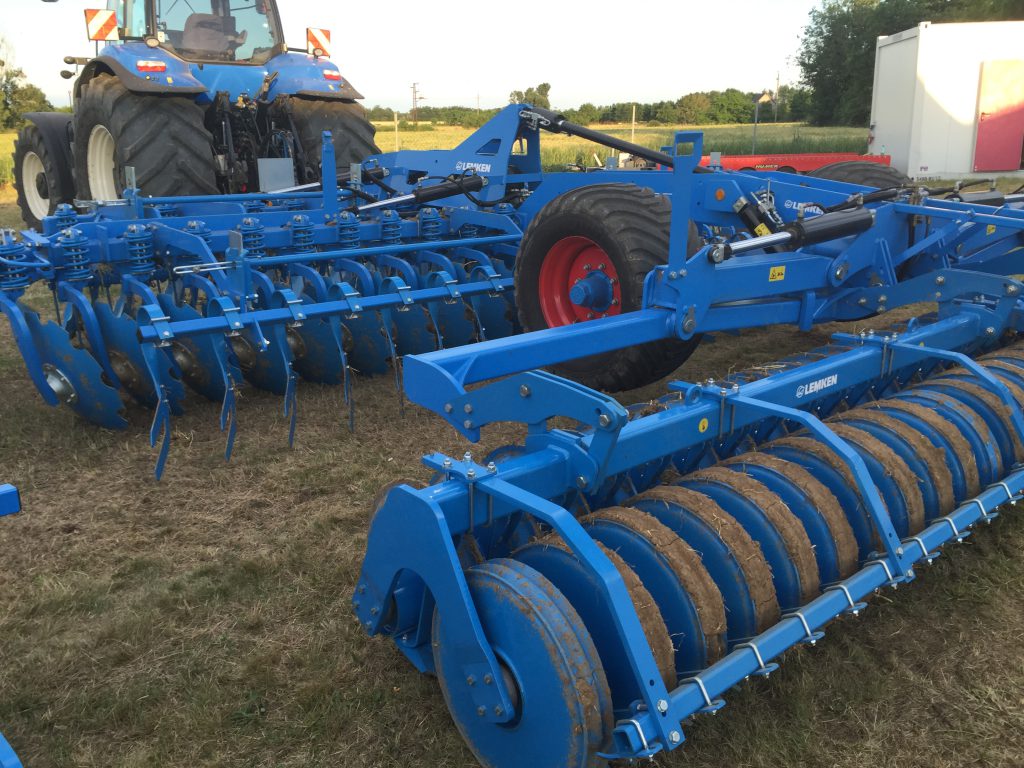 Self-leveling roller on the Rubin 12