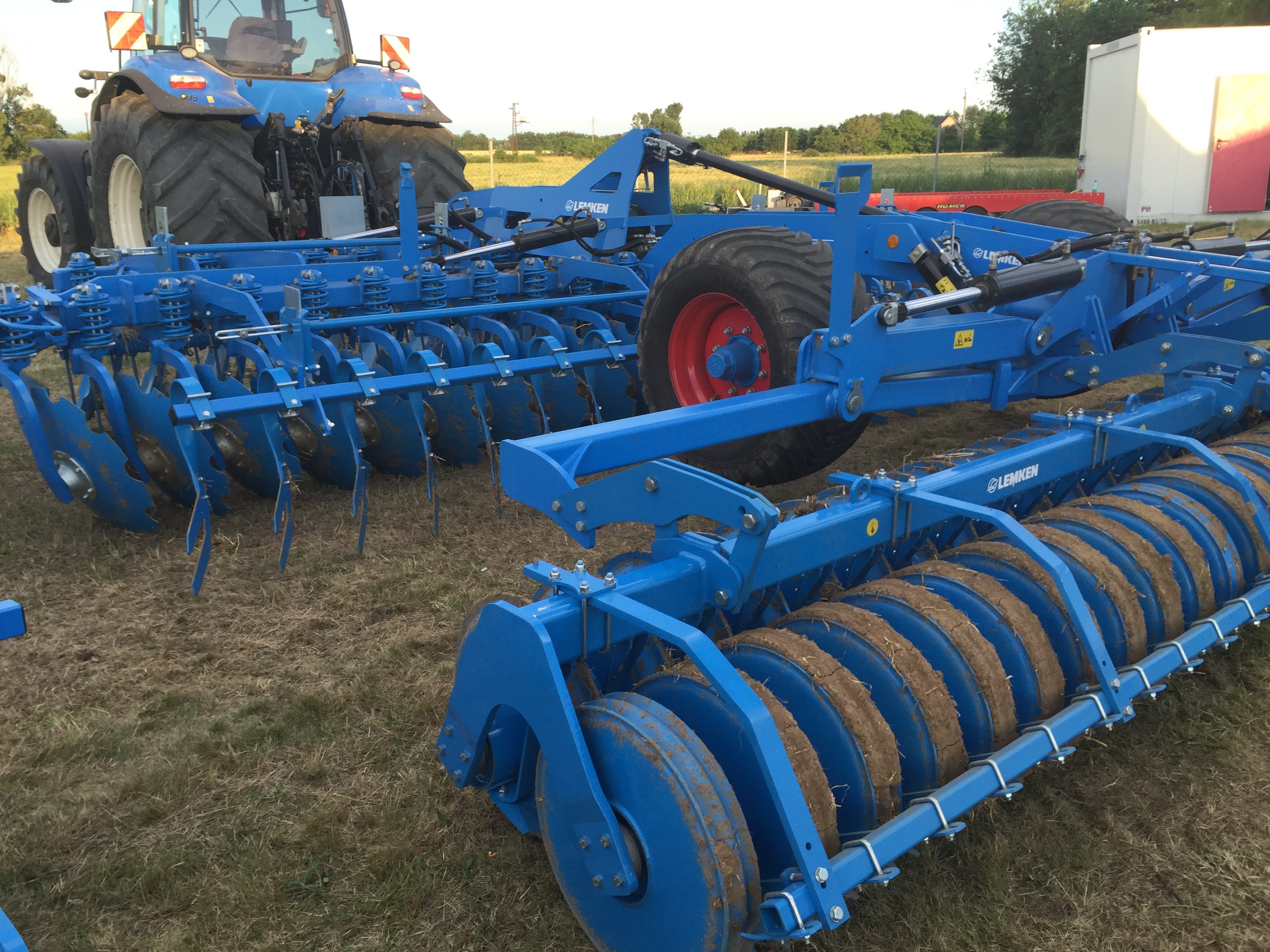 Self-leveling roller on the Rubin 12
