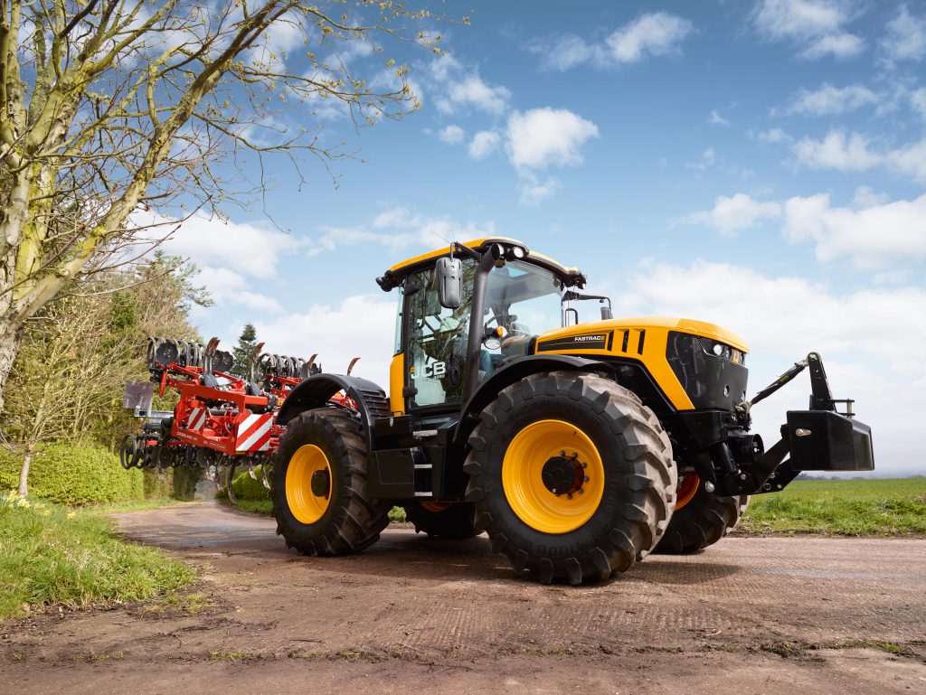 2013 – the Fastrac 4000 Series is previewed at Agritechnica. Pictured here is the 4220