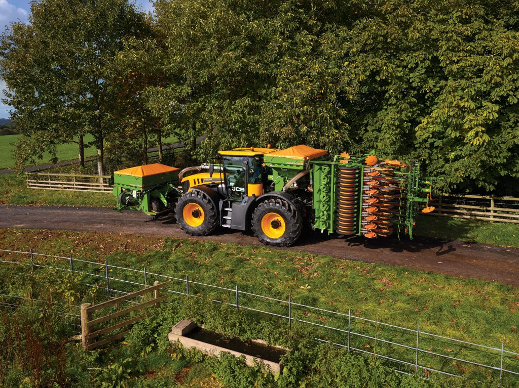 2013 – the Fastrac 4000 Series is previewed at Agritechnica. Pictured here is the 4220-3