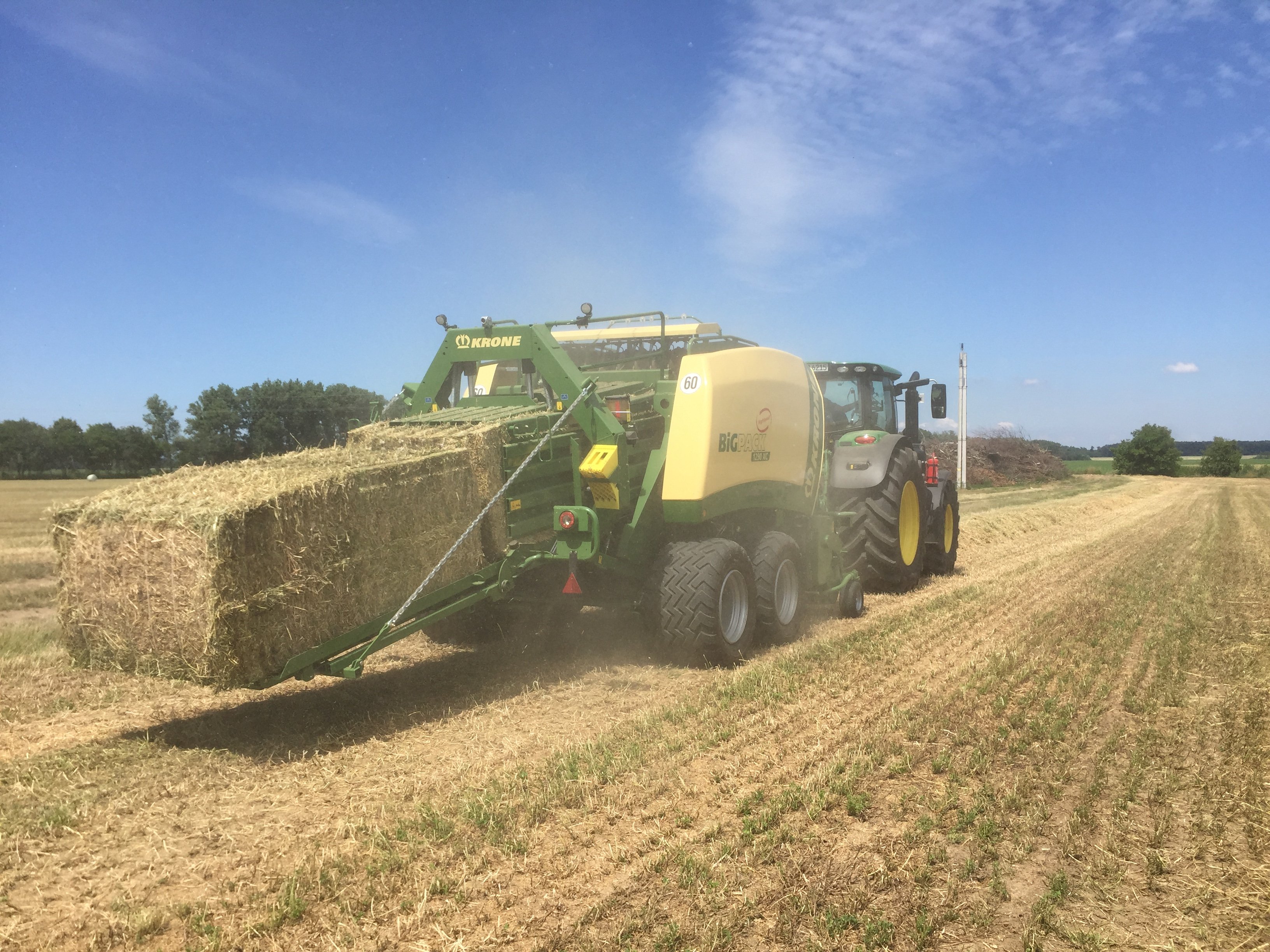 Krone Big Pack 1290 XC in operation