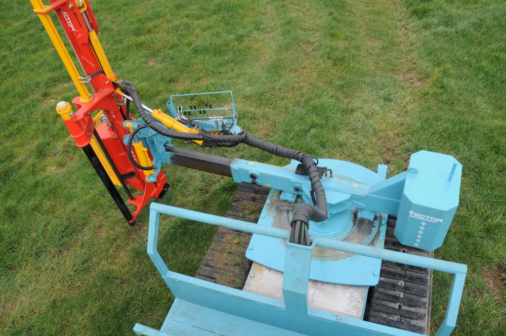 The Vector Powerdrive Model 8 features a unique 2200 slewing angle &amp; the post-driver can extend outwards telescopically from 2-metres to 2.8-metres