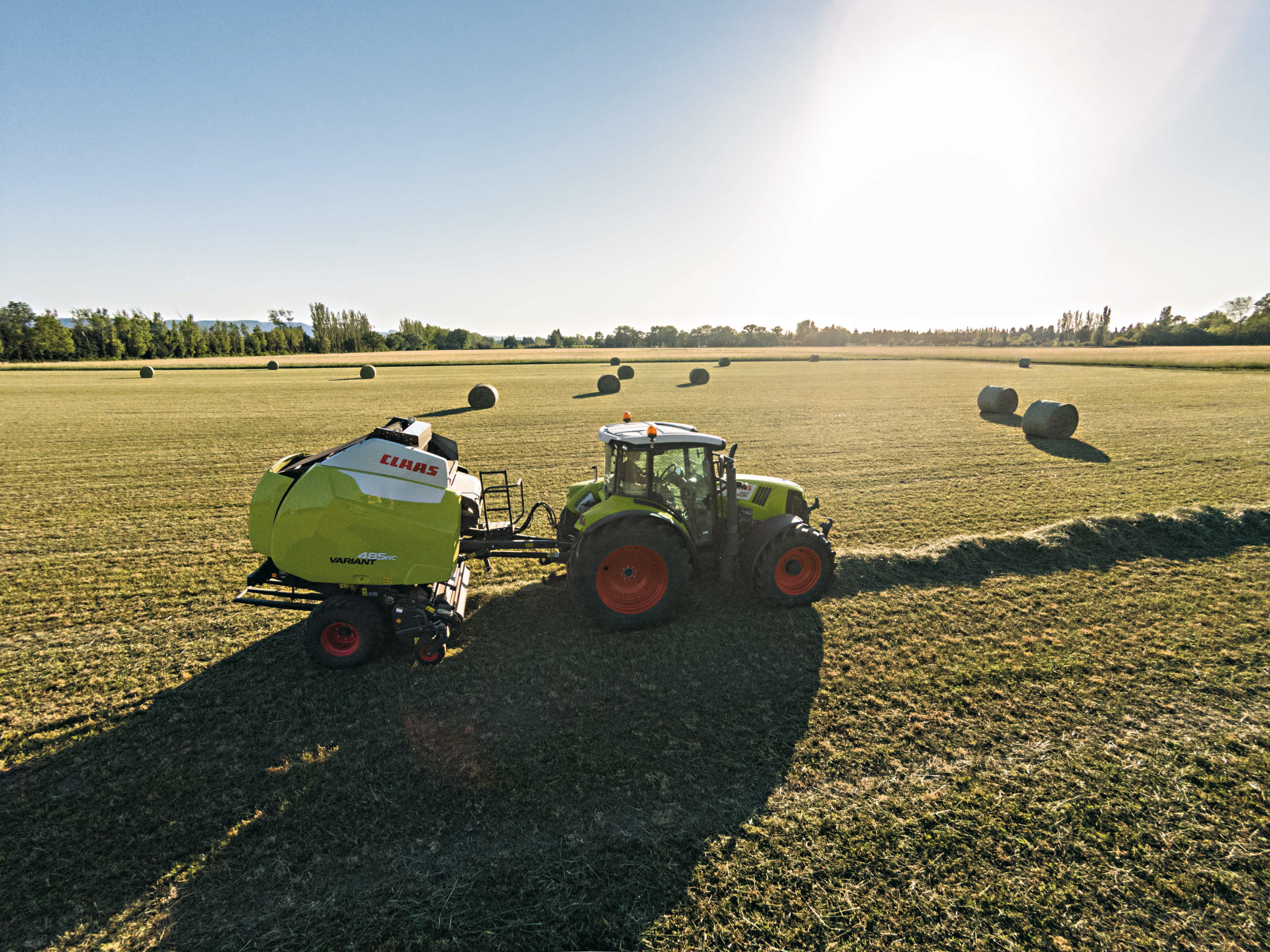 Claas Variant variable chamber baler at work
