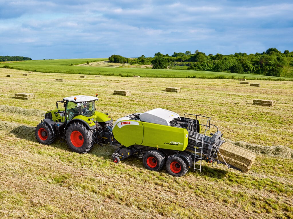 Claas Quadrant 4200 in operation