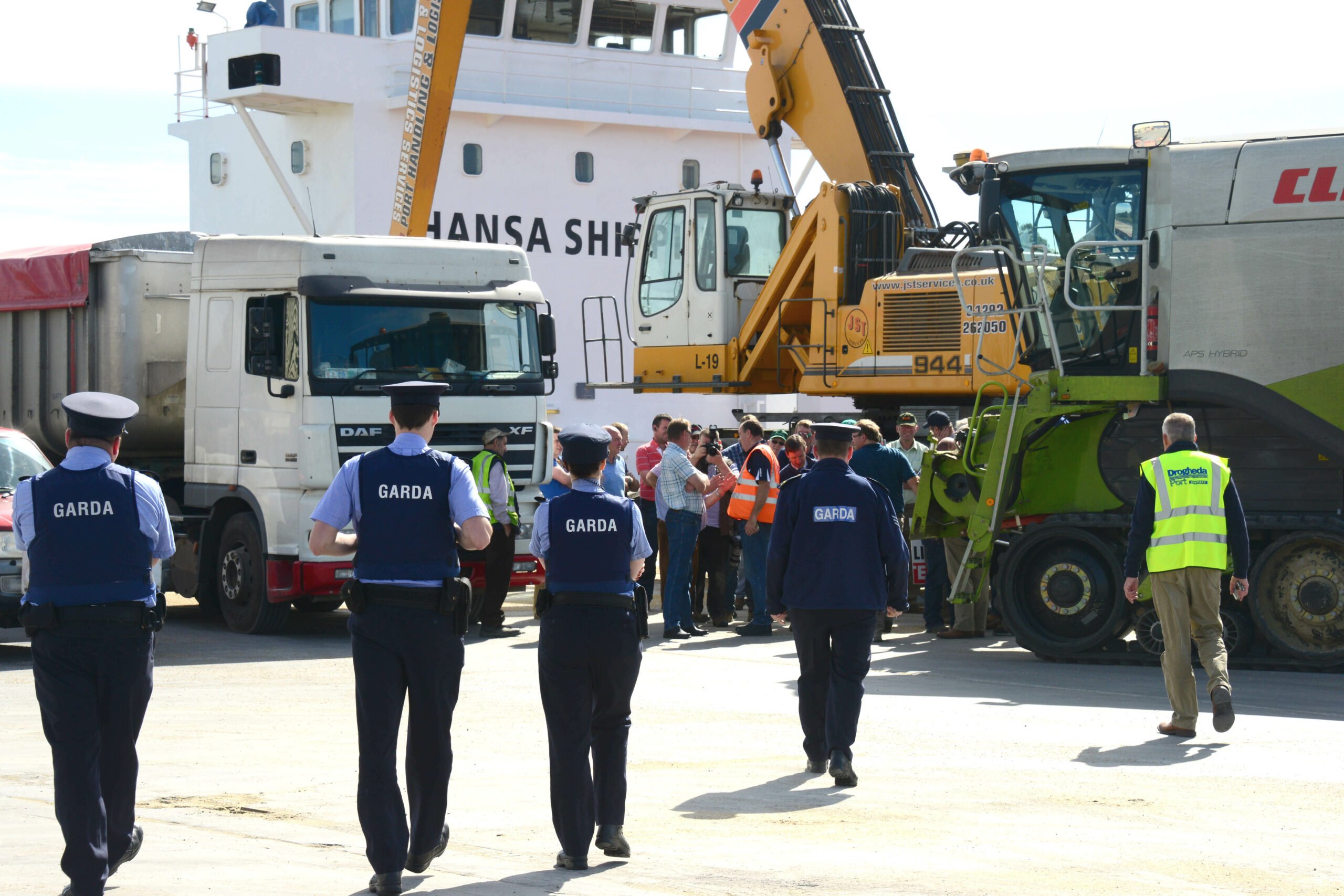 Gardaí approach protesting IFA grain growers at Drogheda Port. Photo: Andy Spearman.