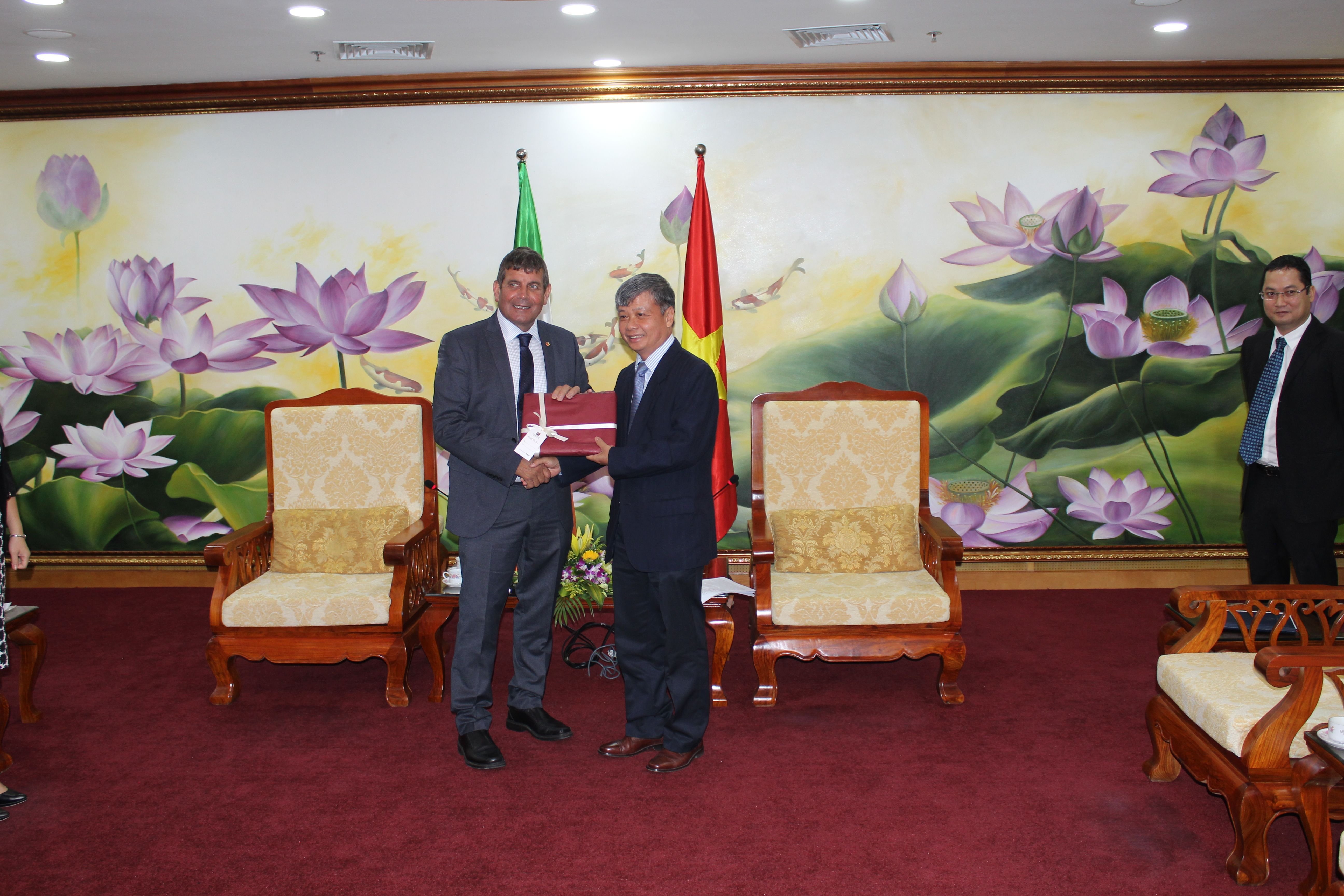 Minister Andrew Doyle meeting Vice Minister of Ministry of Planning and Investment Mr Nguyen The Phuong on the first day of the trade mission to Asia