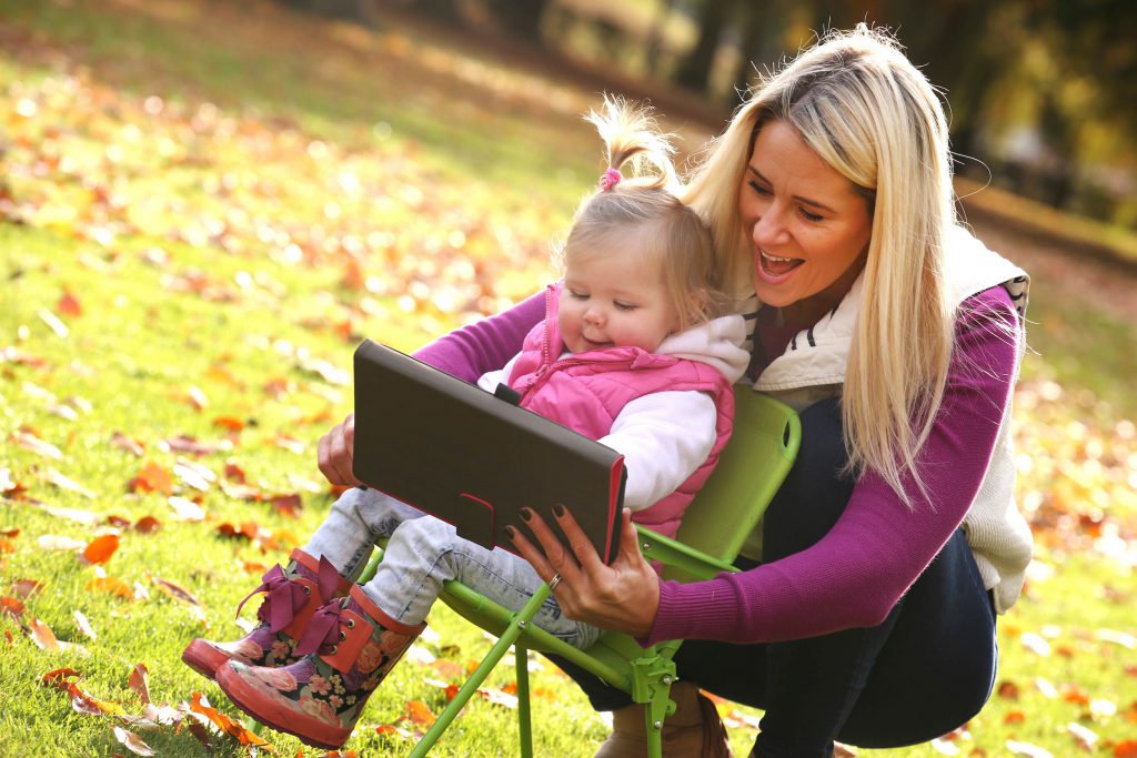 RTE Sports Broadcaster and Mother of 2, Evanne Ní Chuilinn and her daughter Peigí (15 months) today launched a new mobile game developed by AgriKids to empower children to become farm safety ambassadors.