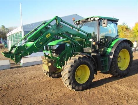 A John Deere 6125R with a front loader sold for £50,500 (€58,300)