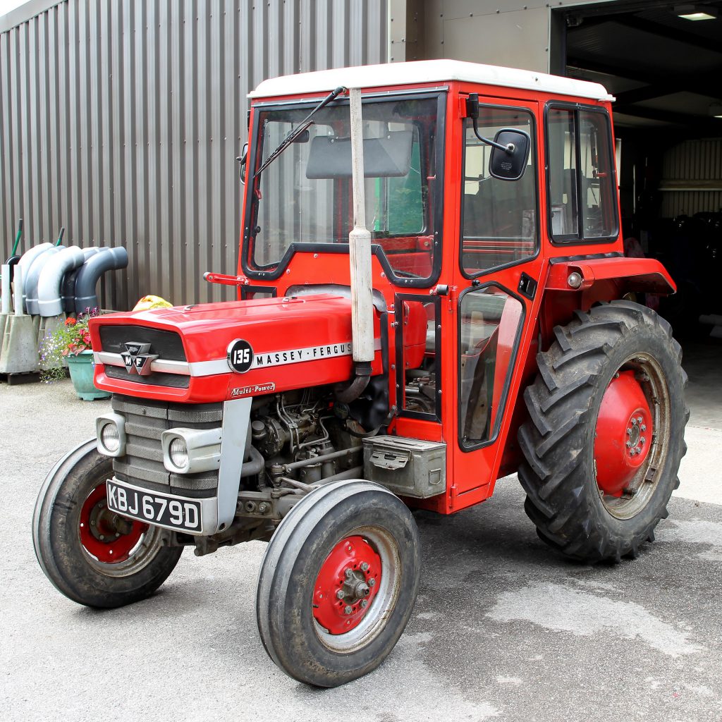 A 1966 Massey Ferguson 135 with less than 1,000 hours on the clock sold for £20,000 (€23,800)