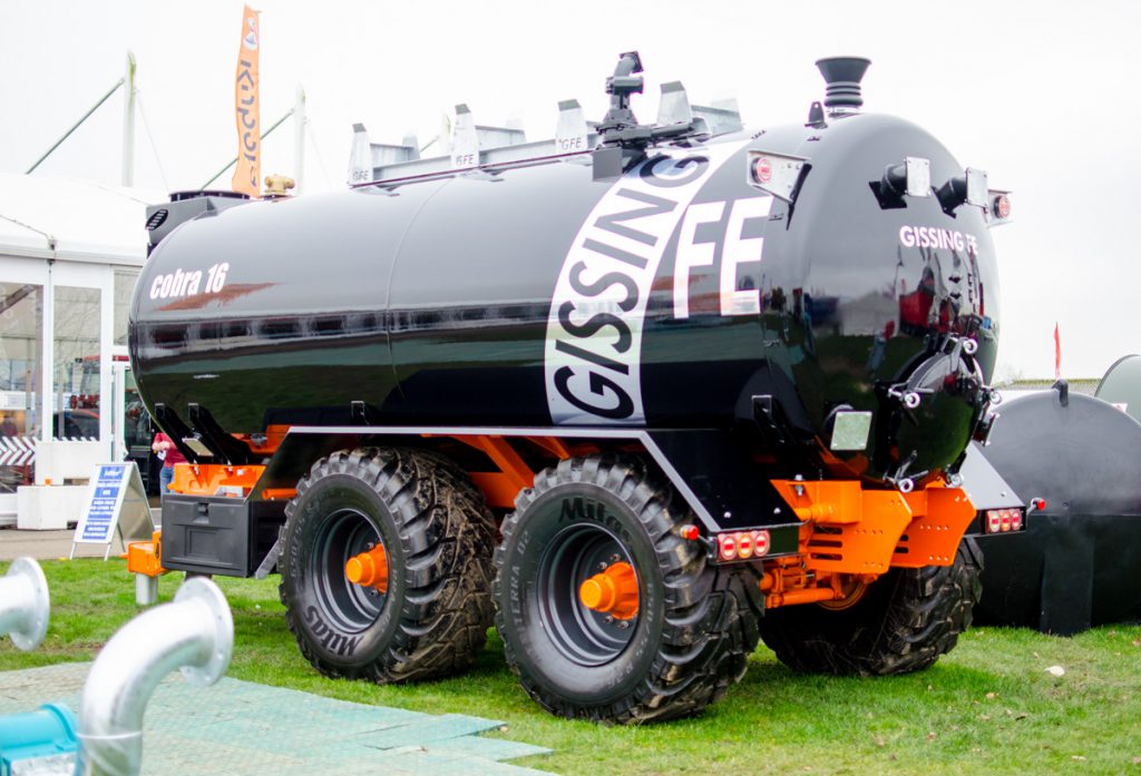 Gissing FE Cobra: An eye-catching vacuum tanker.