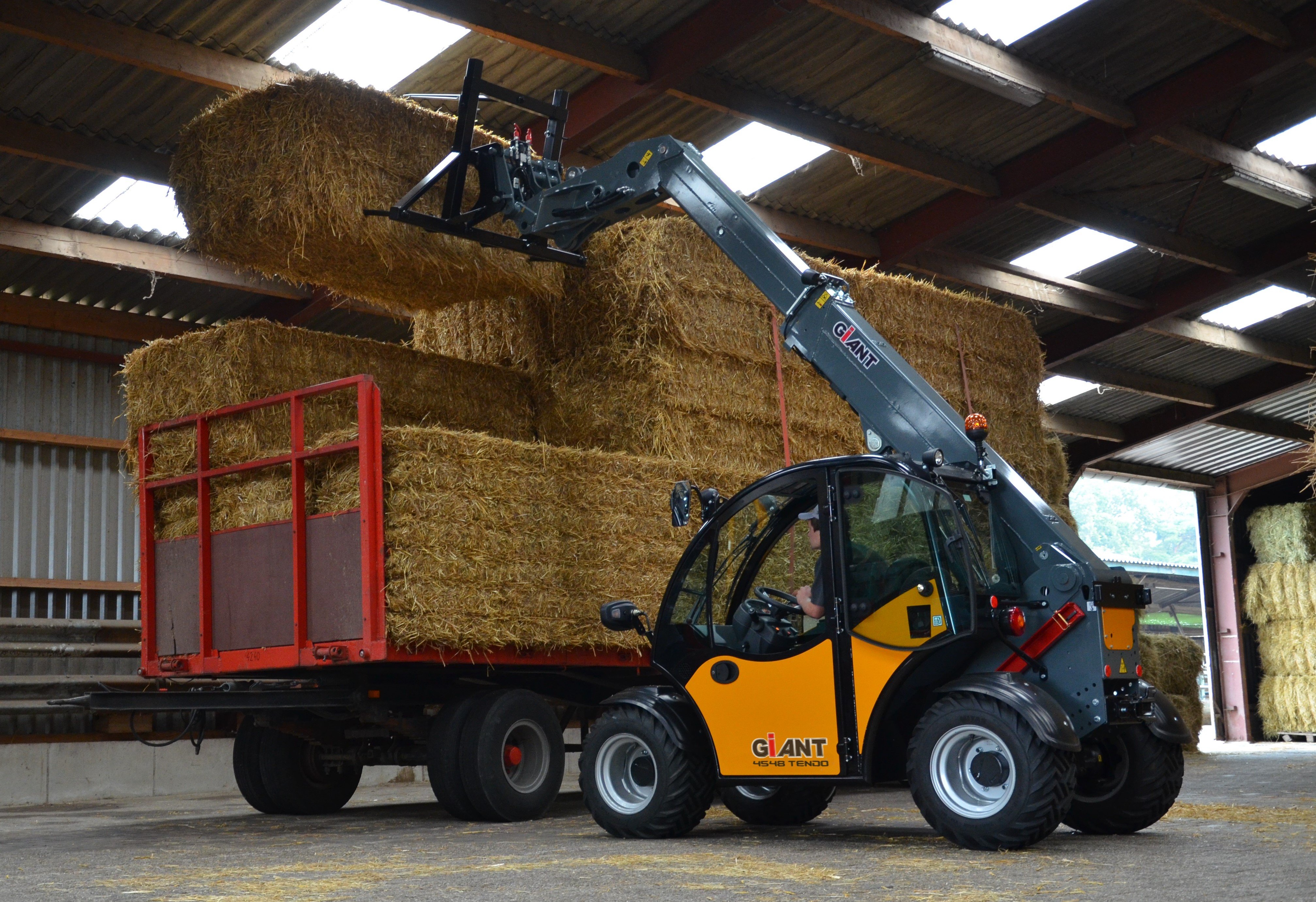 The compact Giant Tendo 4548 can lift to a height of 4.8m
