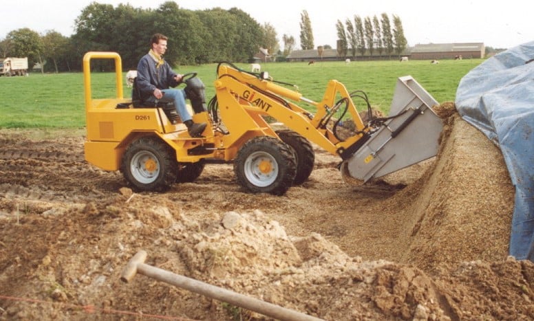 An early ‘Giant’ loading shovel in action.