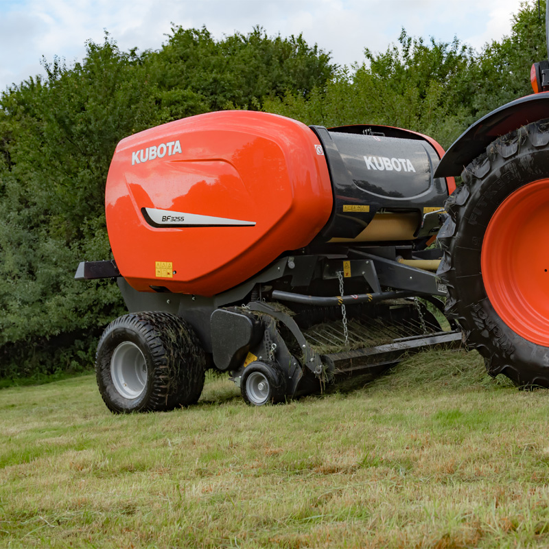 The Kubota BF3255 can be equipped with a 14-knife chopper.