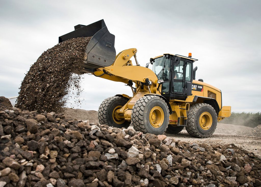 The 938M, which is substantially bigger than the 918M, can tackle heavier-duty contracting work