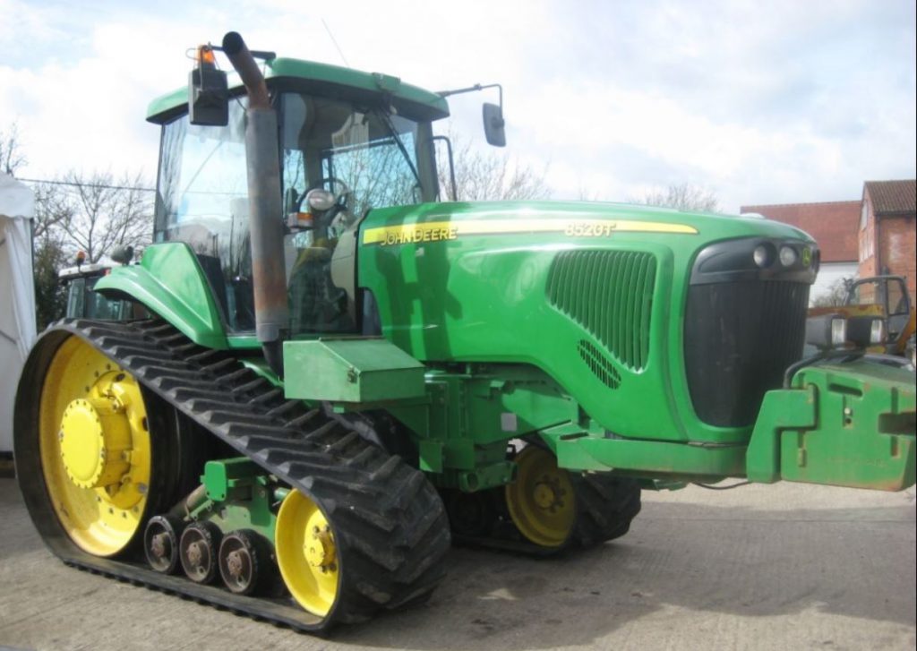 John Deere 8520T, complete with rubber tracks