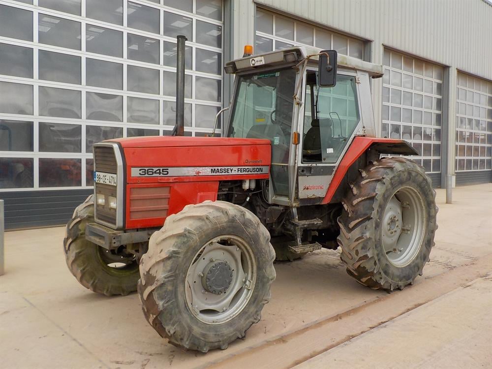 This 1998 Clare-registered Massey Ferguson 3645 is still likely to be capable of gainful employment, despite some corrosion and bubbling paintwork in places. Massey’s 3000 and 3600 series tractors have proved to be a source of cheap horsepower on the second-hand circuit for many years. These tractors are getting increasingly scarce now