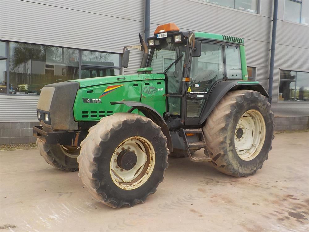 This 2002 Monaghan-registered Valtra 8450 will want new ‘boots’ before tackling its next endeavour. The 8450 is a no-nonsense tugboat; it’ll keep on pulling and the Sisu engine will keep on lugging. Alas, without optional air suspension, these tractors reputedly had a tendency to ‘nod’ or ‘gently bounce’ at full whack on the road. So don’t buy it to replace a Scania. Do take a punt, perhaps, if you need a capable field tractor