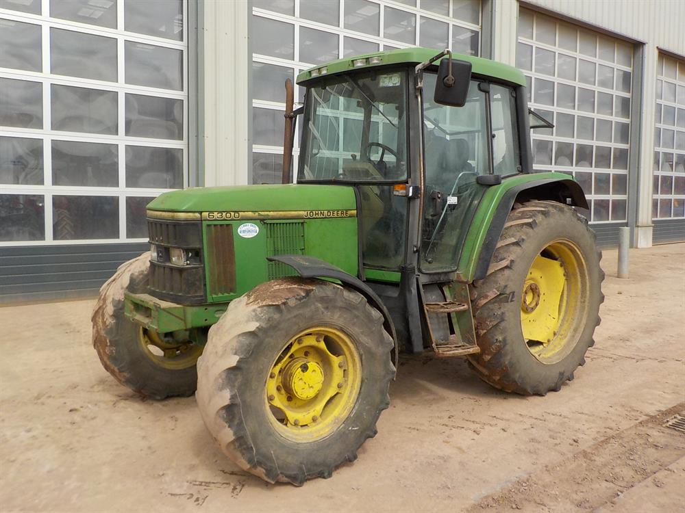 This 1993 John Deere 6300, with its Monaghan registration, is not quite collector-ready. It needs tidying but might represent a bargain for someone with some ‘elbow grease’. The 6300 was one of the original full-frame 6000 Series tractors from John Deere, which replaced the previous, distinctive 50 Series models