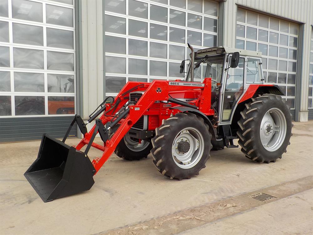 This exceptionally smart-looking Massey Ferguson 399 comes with a Massey Ferguson 885E front loader. The tractor apparently has just 190 hours showing on its odometer. At these hours and in this condition, surely this is a collector’s item. Was it a barn find? Watch this space…