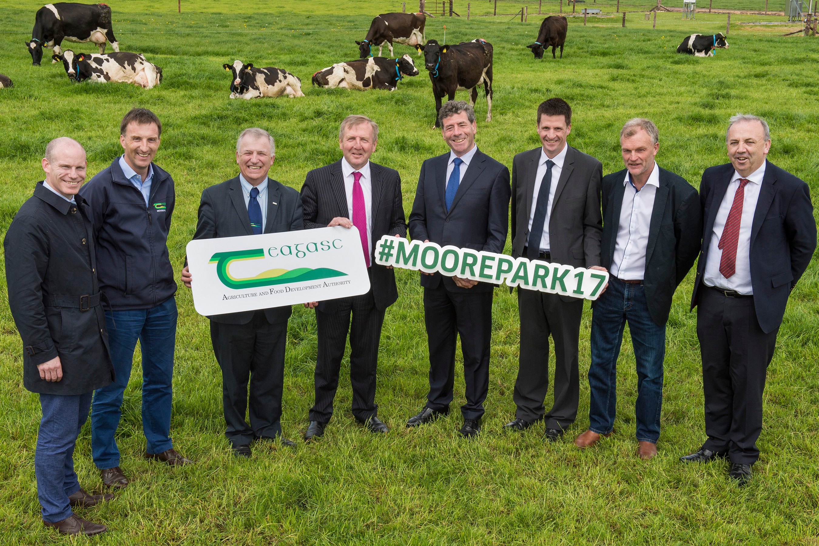 Pictured at the launch of Moorepark ’17 are Ciaran Roche, FBD Insurance, Tom O’Dwyer, Head of Dairy Knowledge Transfer, Teagasc, Prof. Gerry Boyle, Director Teagasc, Michael Creed TD, Minister for Agriculture, Food and the Marine, Liam Herlihy, Chairman FBD Insurance, Patrick Horgan, Ulster Bank, Dairy Farmer David Kerr, Ballyfin, Co. Laois and Professor Pat Dillon, Head of Animal and Grassland Research and Innovation Programme, Teagasc. Image source: O’Gorman Photography