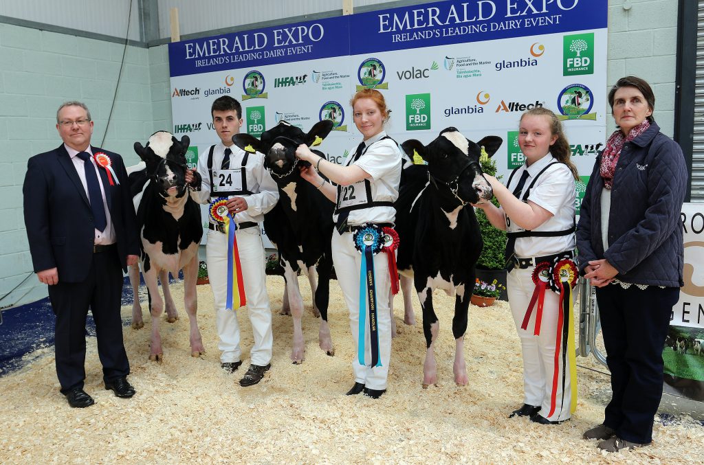 Mark Logan, showmanship judge, with podium finishers Jamie Keenan, Lauren O’Toole and Hollie Keenan, and Louella Lang of competition sponsor Volac