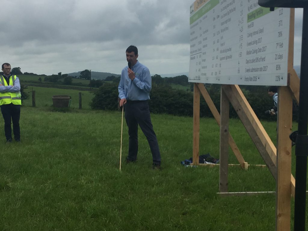 Teagasc’s Eoin Power speaking at the farm walk