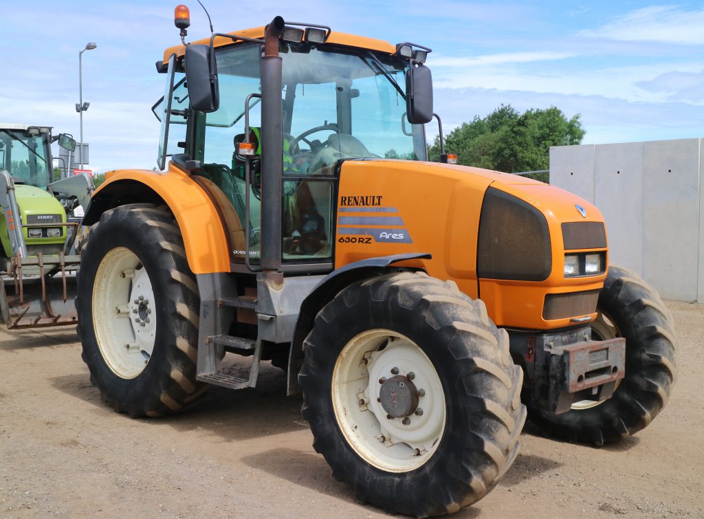 This reasonably ‘square’ 1998 Renault Ares 630RZ Quadrishift didn’t sell. Bidding finished at a lowly €8,972