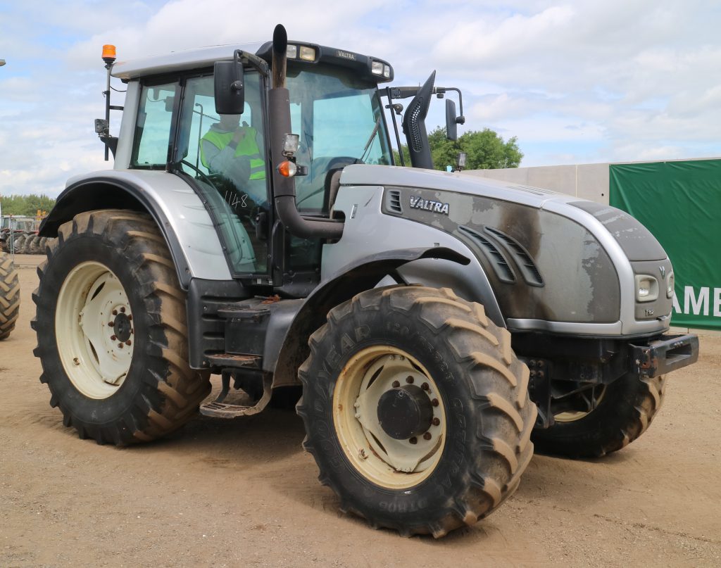 Bidding maxed out at €24,673 for this 2010 Valtra T162 (4,051 hours). It didn’t make the reserve and, hence, wasn’t sold on the day