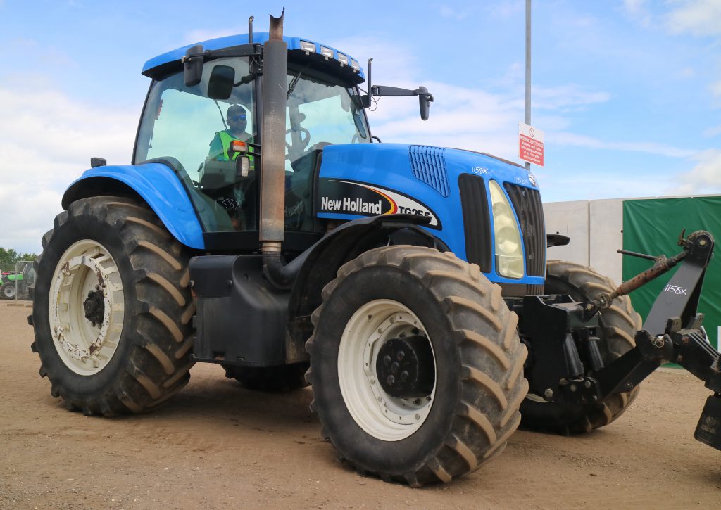 A somewhat unusual beast: This lofty New Holland TG255, which is closely based on a Case IH Magnum of the same age, sold for €22,430