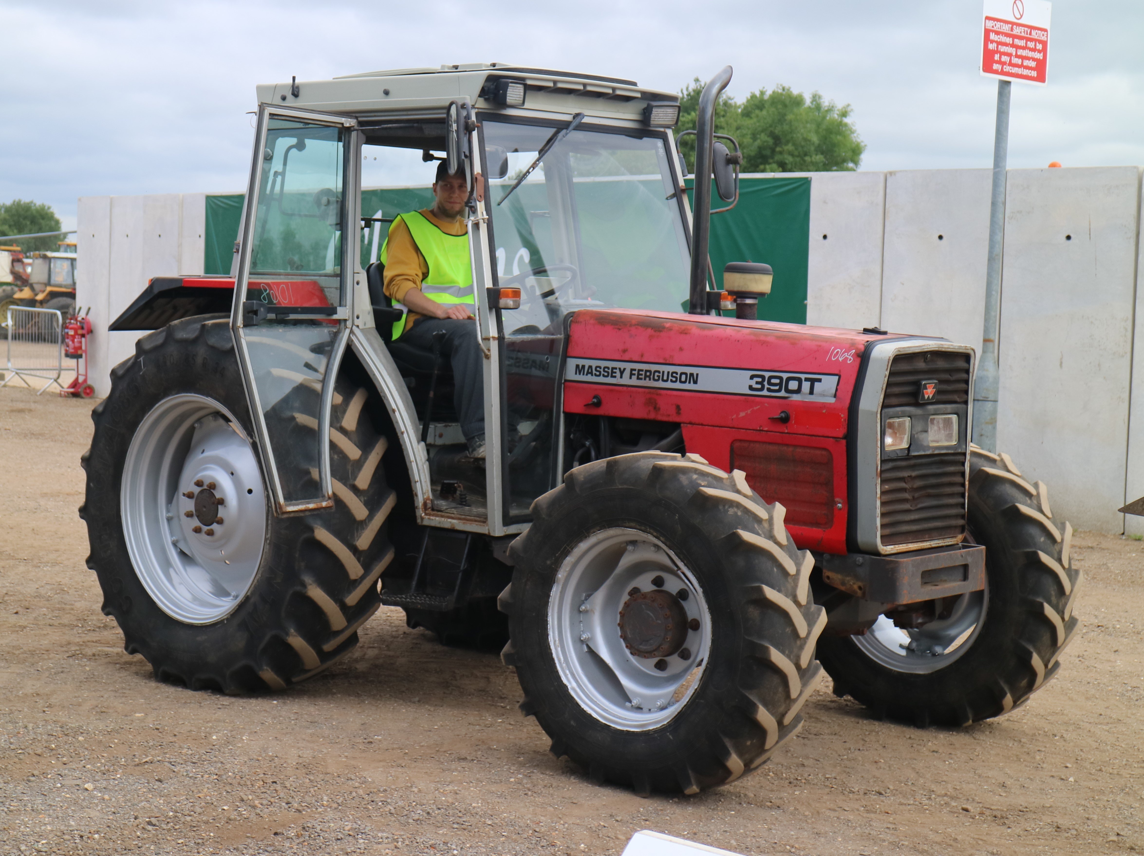 This aging 4WD Massey Ferguson 390T made €10,400