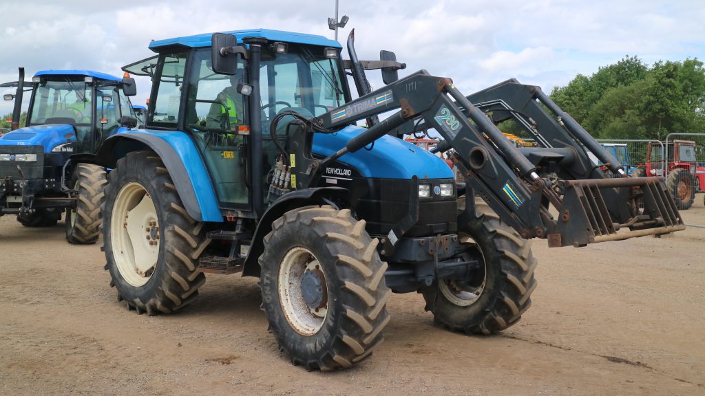 A New Holland TS115 (Dual Command), with a Trima loader, sold for €16,935