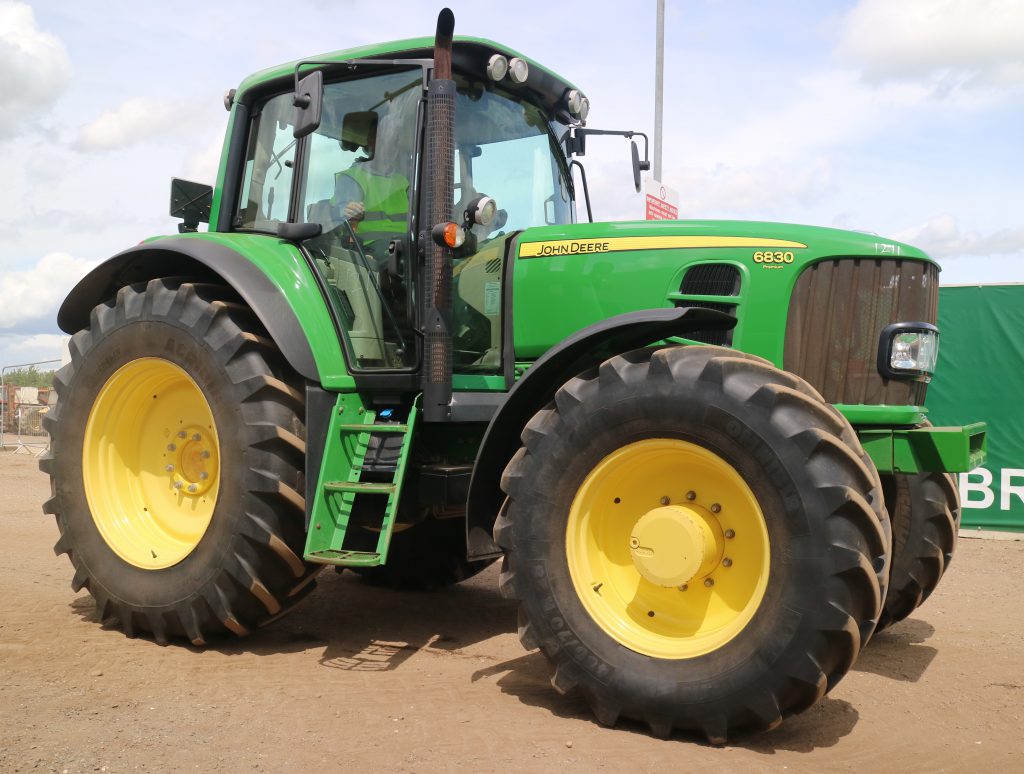 A 2011 John Deere 6830 Premium (50kph), with only 2,500 hours on the odometer, sold for €48,337