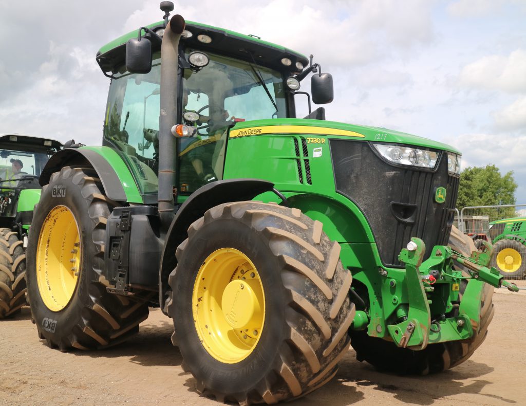This John Deere 7230R, with a stepless AutoPowr transmission, went under the hammer and sold for €60,561