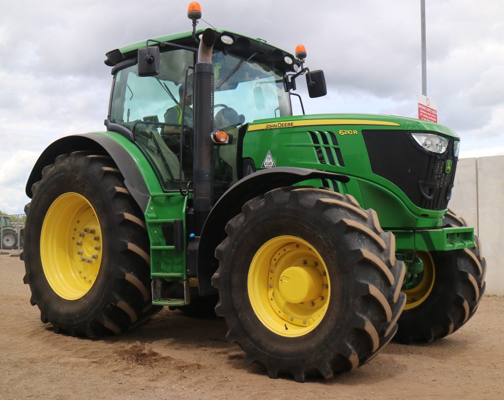 A 2014 John Deere 6210R (DirectDrive; 50kph) with 2,872 hours on the clock sold for €66,729