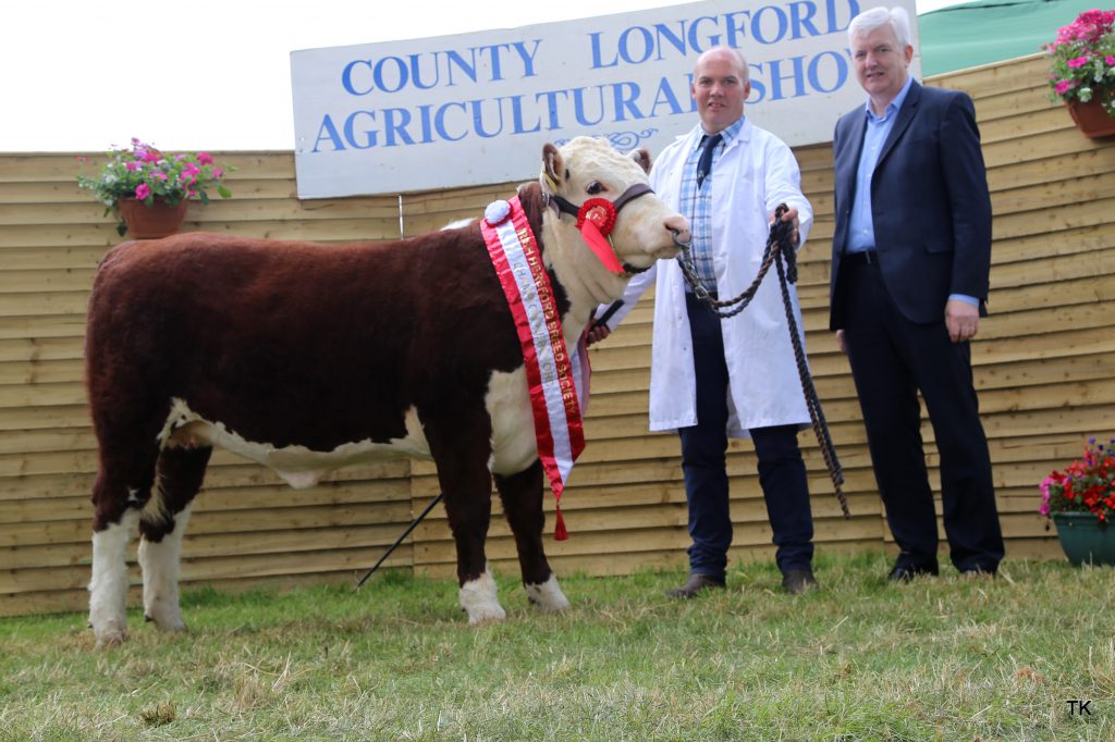 Moyclare Ursula claimed first place in class 48, and went on to win Heifer Calf Champion at the event. Also pictured were Michael Molloy (owner) and John Cahill (CEO, Paul &amp; Vincents)