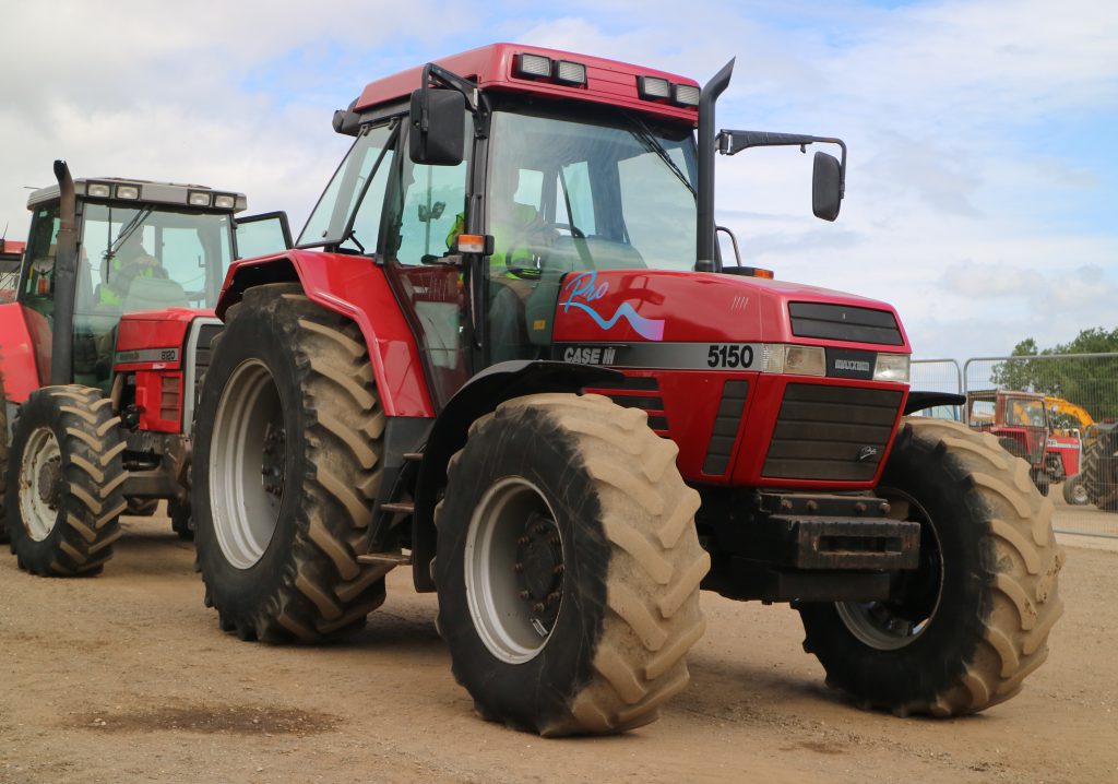 For the Case IH fans out there: This smart-looking 5150 Pro, albeit with well-worn front tyres, made €9,385