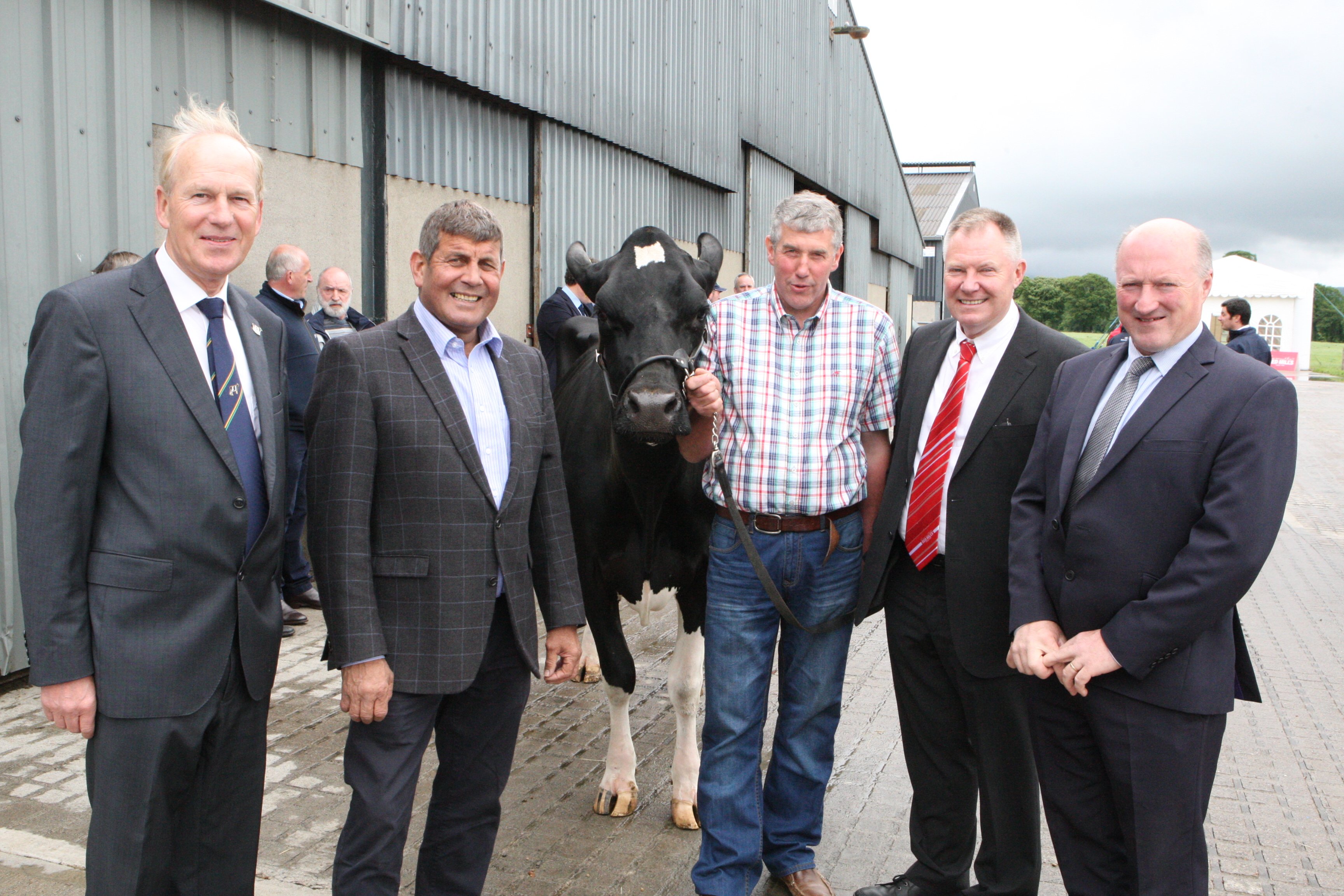 L-R: Charles Gallagher, IHFA Chief Executive; Andrew Doyle, Minister of State for Food, Forestry and Horticulture; Victor Jackson, host farmer; William Connolly and Michael Phelan of Connolly’s Red Mills