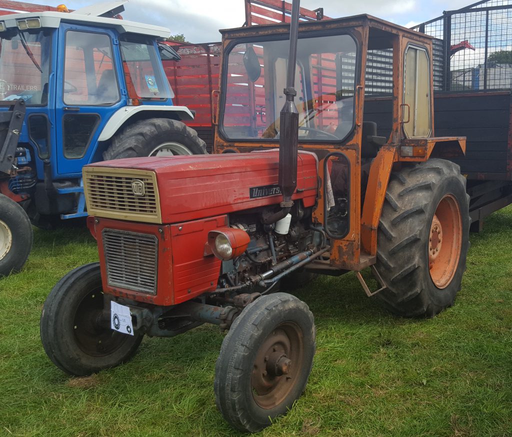 This was the only Universal tractor present at the event in Lismore. Universal tractors were built in Brasov, Romania. The entity began building tractors under license from Fiat. Since its foundation up until 2000, the factory produced about 1,320,000 tractors. For a period, Curley Tractors in Kiltormer, Ballinasloe, was the main Irish importer