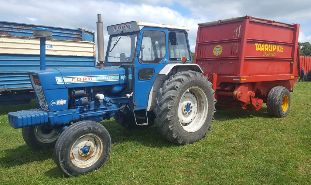A classic wagon outfit? This ‘original’ Ford 7000 was eye-catching; so too was the Taarup 1015 silage wagon running behind. Who ever said that silage wagons were a relatively recent phenomenon here in Ireland?