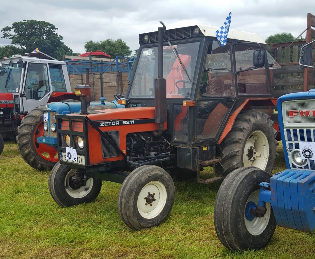 Zetor tractors – and indeed any Eastern European models – were very much in the minority at the event. This active 2WD 61hp 6211 was one such entry; it was kept busy side-filling with its trailer and hauling grass back to the pit, where an occasional traffic jam was encountered