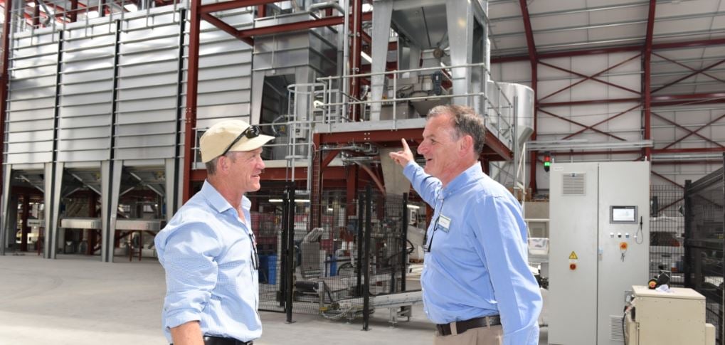 Roy Power (right) from Seedtech and DLF speaking to Peter Bolger of Bolgers Agri about their new state-of-the-art seed processing facility