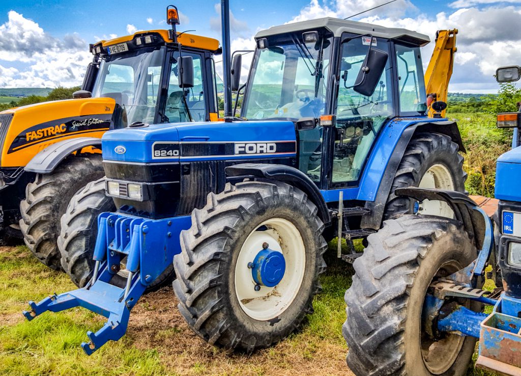 This 1993 Ford 8240, with just 4,761 hours showing on the odometer, attracted a top bid of €17,000; this didn’t include the attached Twose 580 SI hedge-cutter. Alas, the €17,000 bid didn’t meet the reserve; negotiations continued after the auction