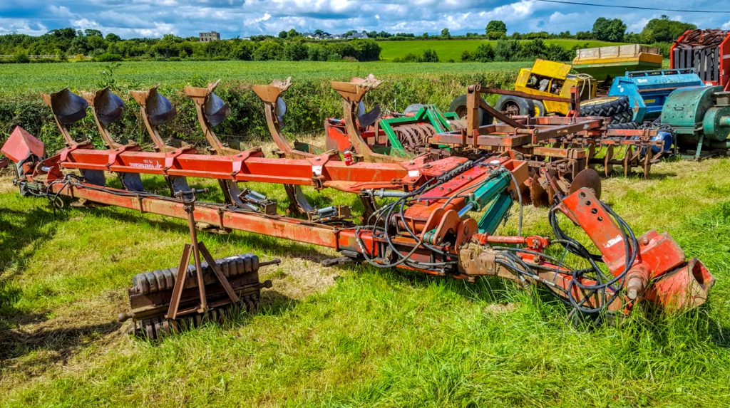 This six-furrow, reversible, semi-mounted Kverneland PB100 plough was bid to just €2,200. It didn’t reach its reserve and, consequently, didn’t sell