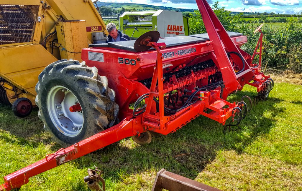This 4m-wide, UK-built Massey Ferguson 500 seed drill, with an end-tow transport kit, sold for €1,600