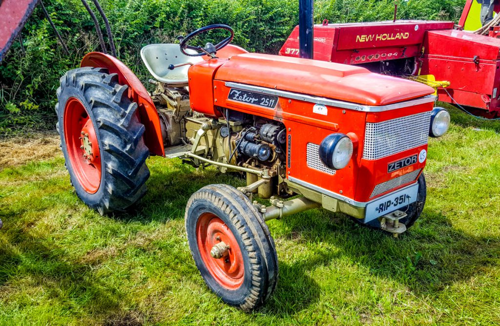 Fancy the fresh air? This pint-sized, Czech-built 25hp Zetor 2511 tractor, with no cab, sold for €2,320. It is notable for its 2-cylinder, 1.6L engine. The 2511 model was manufactured between 1968 and 1977