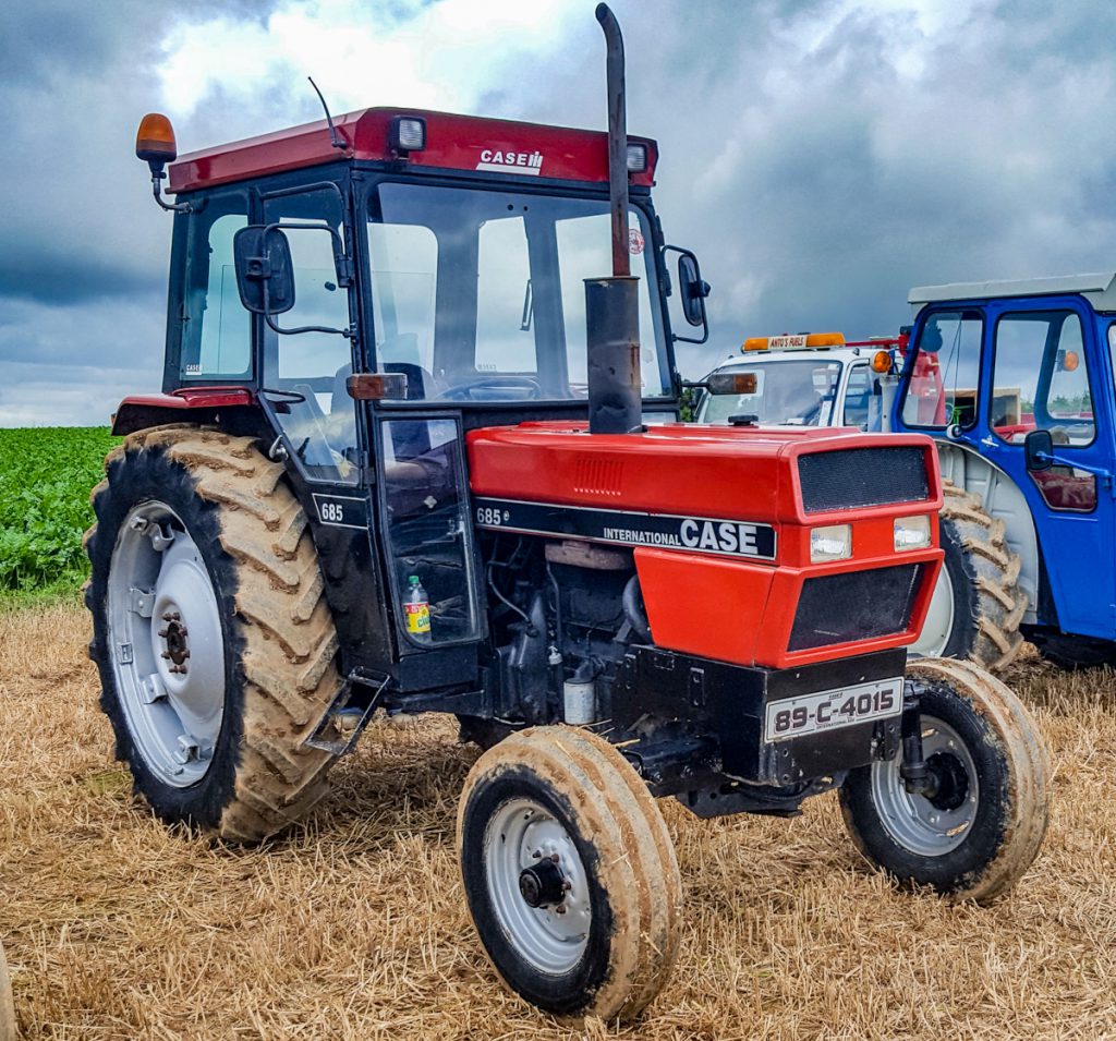 This 1989 Case IH 685 was well turned out for the day’s proceedings in Co. Cork. This 73hp 685 was built in Doncaster, England. The production run spanned from 1985 up until 1990. This example has the lower-cost ‘L’ cab, rather than the taller and more comfortable ‘XL’ version
