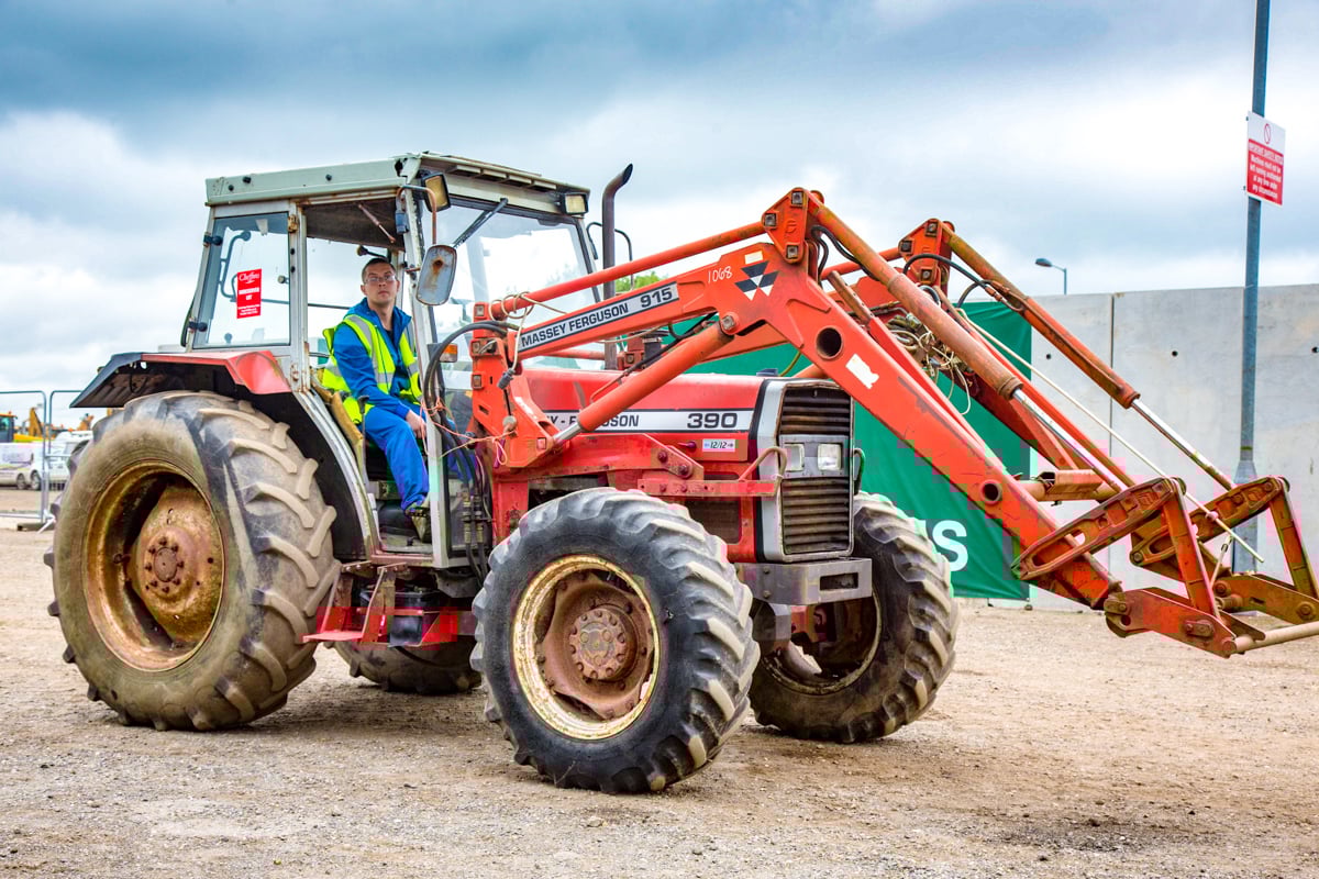This tired-looking 1992 Massey Ferguson 390 (with a front loader) had 5,868 hours on the clock. It sold for £6,500